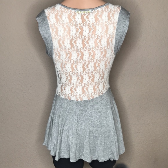 Finn & Clover Women’s Scoop Neck Top Lace Back Longer Length In Back Cap Sleeve - Picture 4 of 7